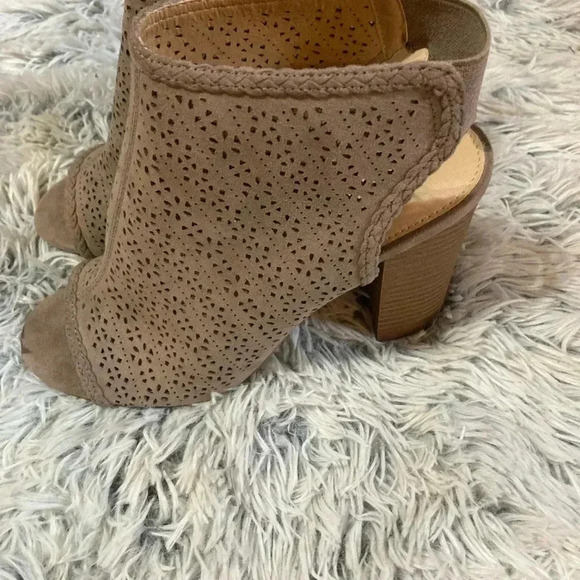 Brand new Lauren Conrad peep toe shoes - Picture 3 of 7